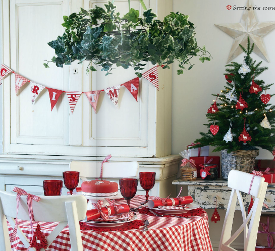 mesa-de-navidad-en-blanco-y-rojo